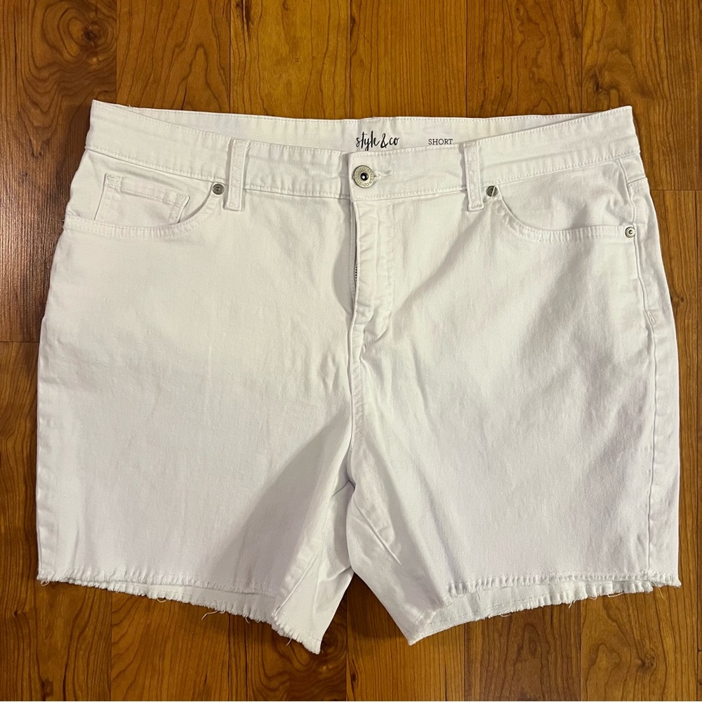 Style & Co Size 16 White Denim Shorts, Excellent Condition